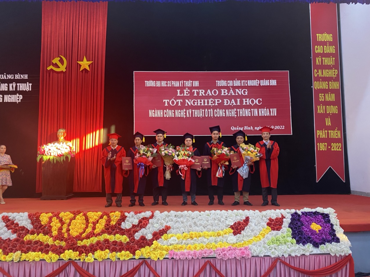Trường Đại học Sư phạm Kỹ thuật Vinh trao bằng tốt nghiệp Kỹ sư tại Trường Cao đẳng Kỹ thuật Công-Nông nghiệp Quảng Bình.