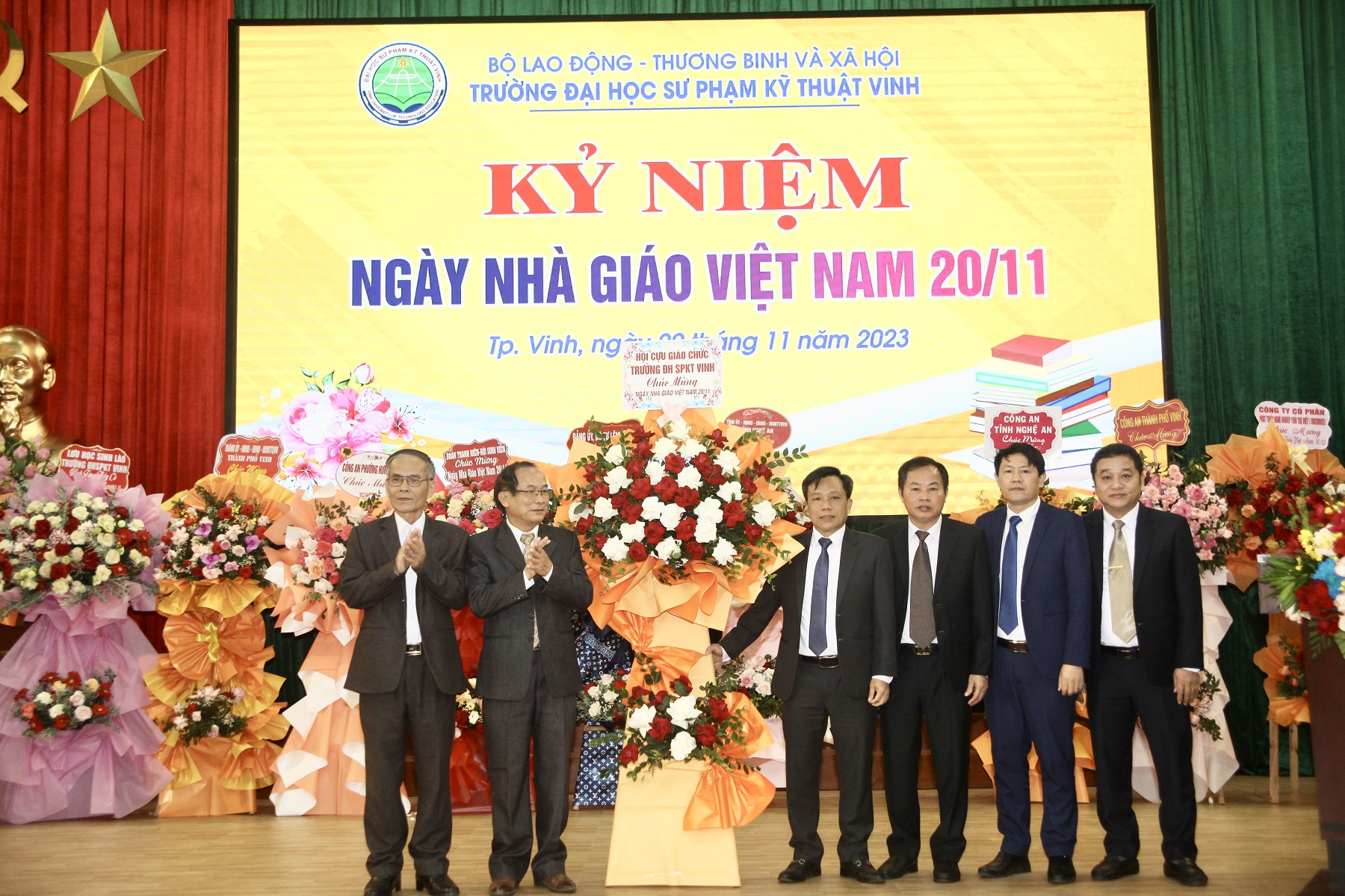 Trường Đại học Sư phạm Kỹ thuật Vinh long trọng tổ chức   kỷ niệm 41 năm Ngày Nhà giáo Việt Nam 20/11.