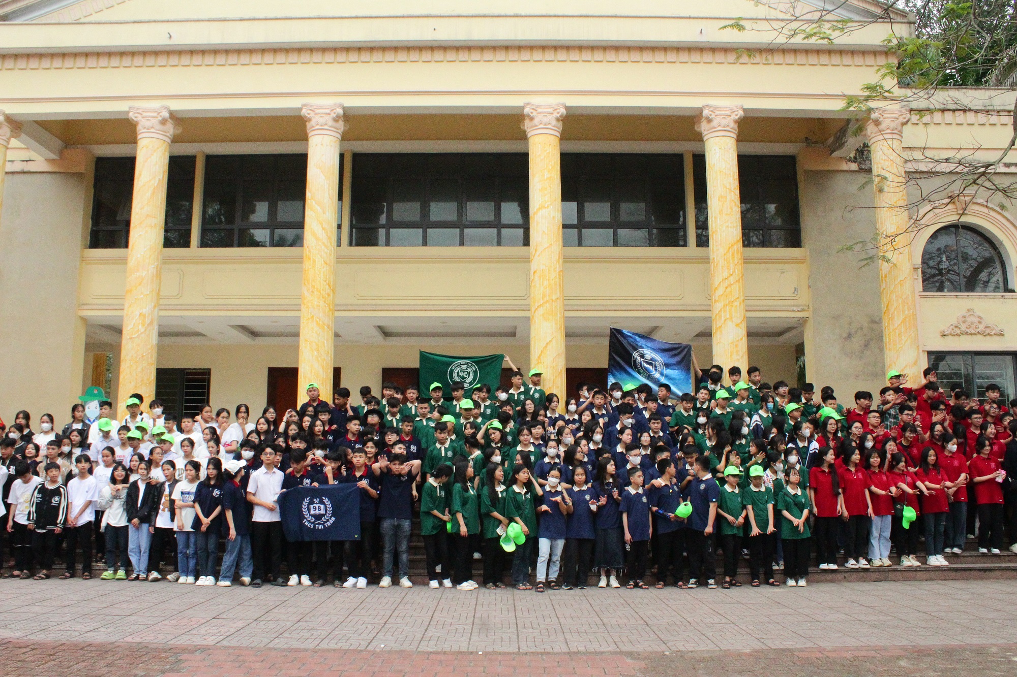 Chào đón Đoàn học sinh trường THPT Ngô Trí Hoà đến tham quan tại Trường Đại học Sư phạm Kỹ thuật Vinh