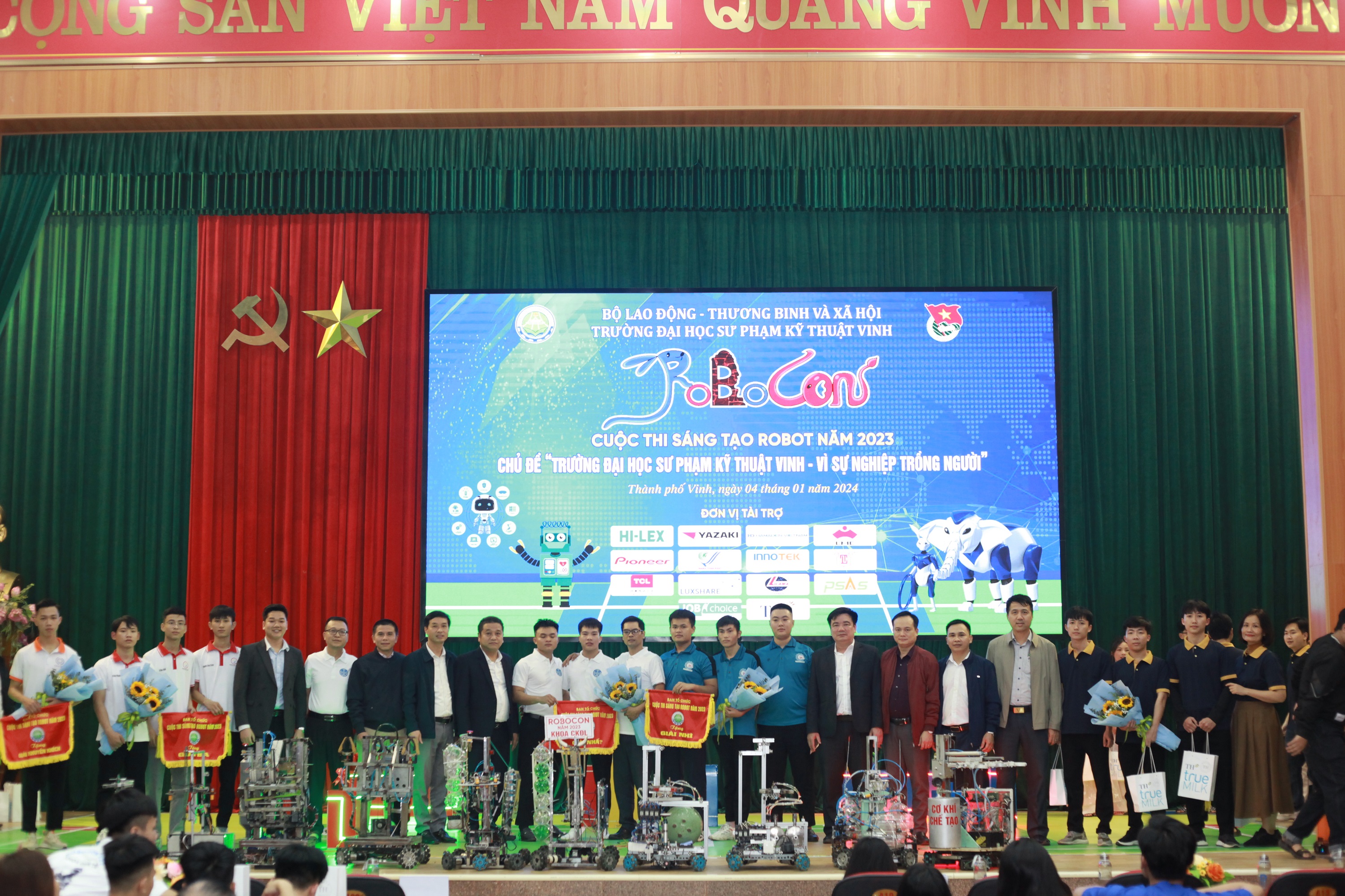 Cuộc thi Sáng tạo Robot 2023: Trường Đại học Sư phạm Kỹ thuật Vinh  -  Vì sự nghiệp trồng người.