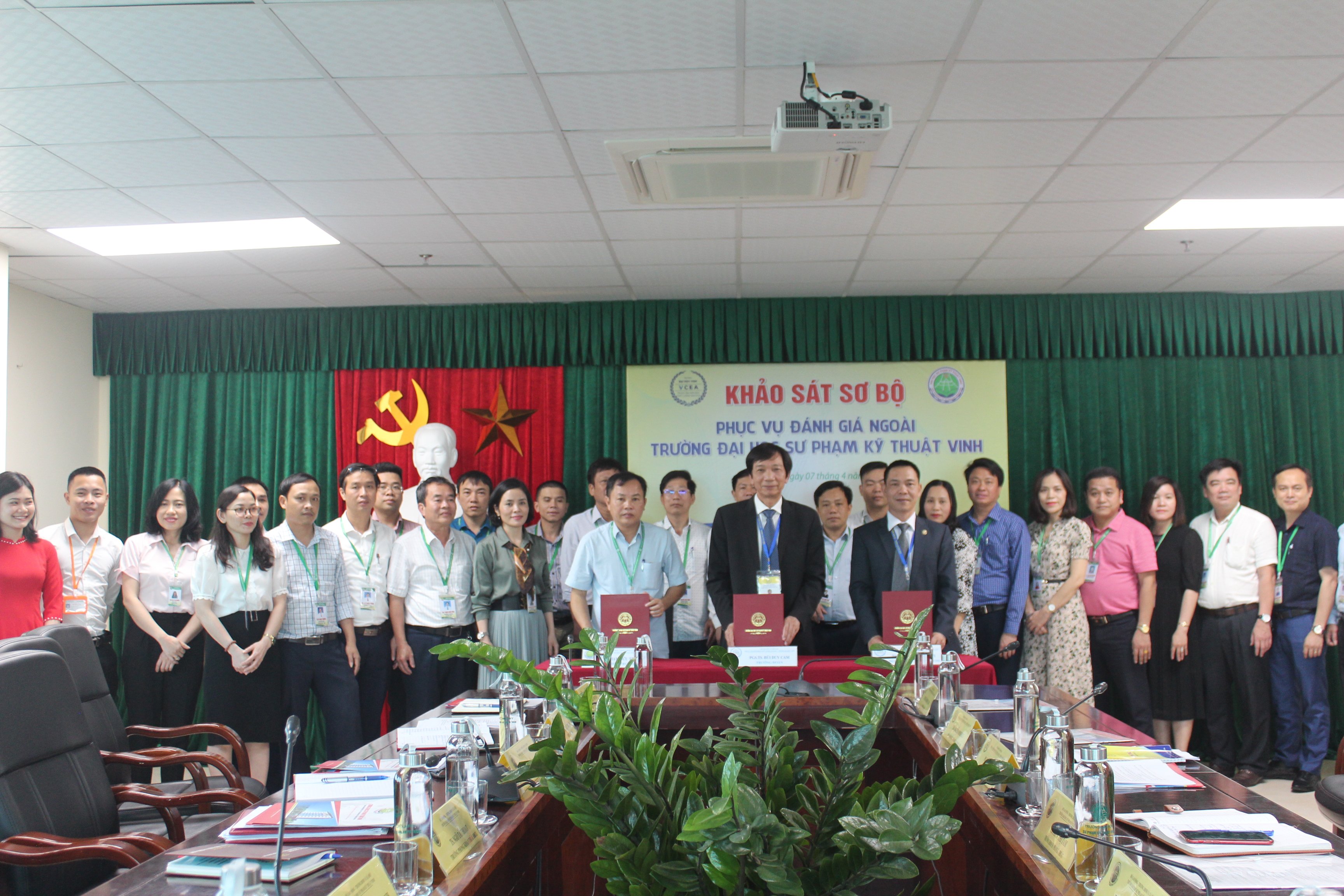 Khảo sát sơ bộ phục vụ đánh giá ngoài tại Trường Đại học Sư phạm Kỹ thuật Vinh.