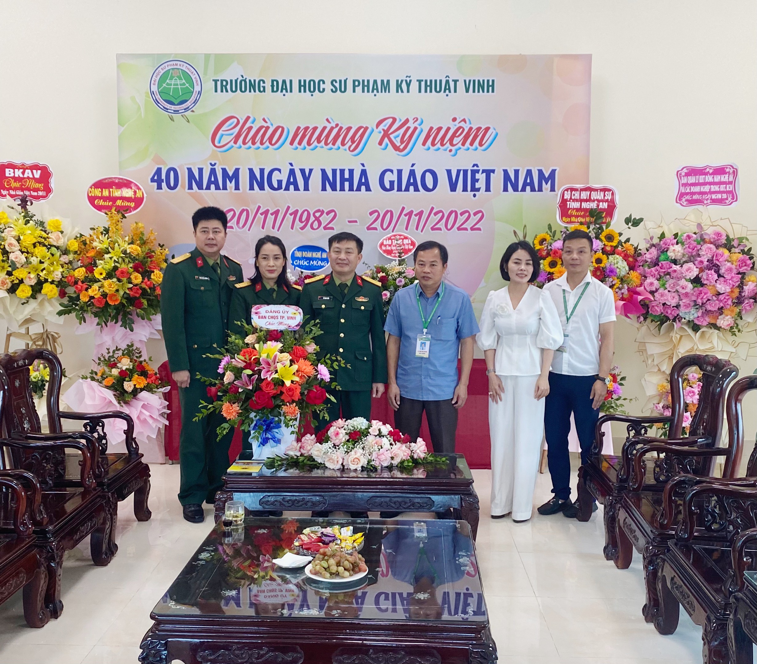 Những hình ảnh đẹp và đầm ấm của các đơn vị, cá nhân chúc mừng Nhà trường nhân dịp Kỷ niệm 40 năm Ngày Nhà giaó Việt Nam 20.11.2021