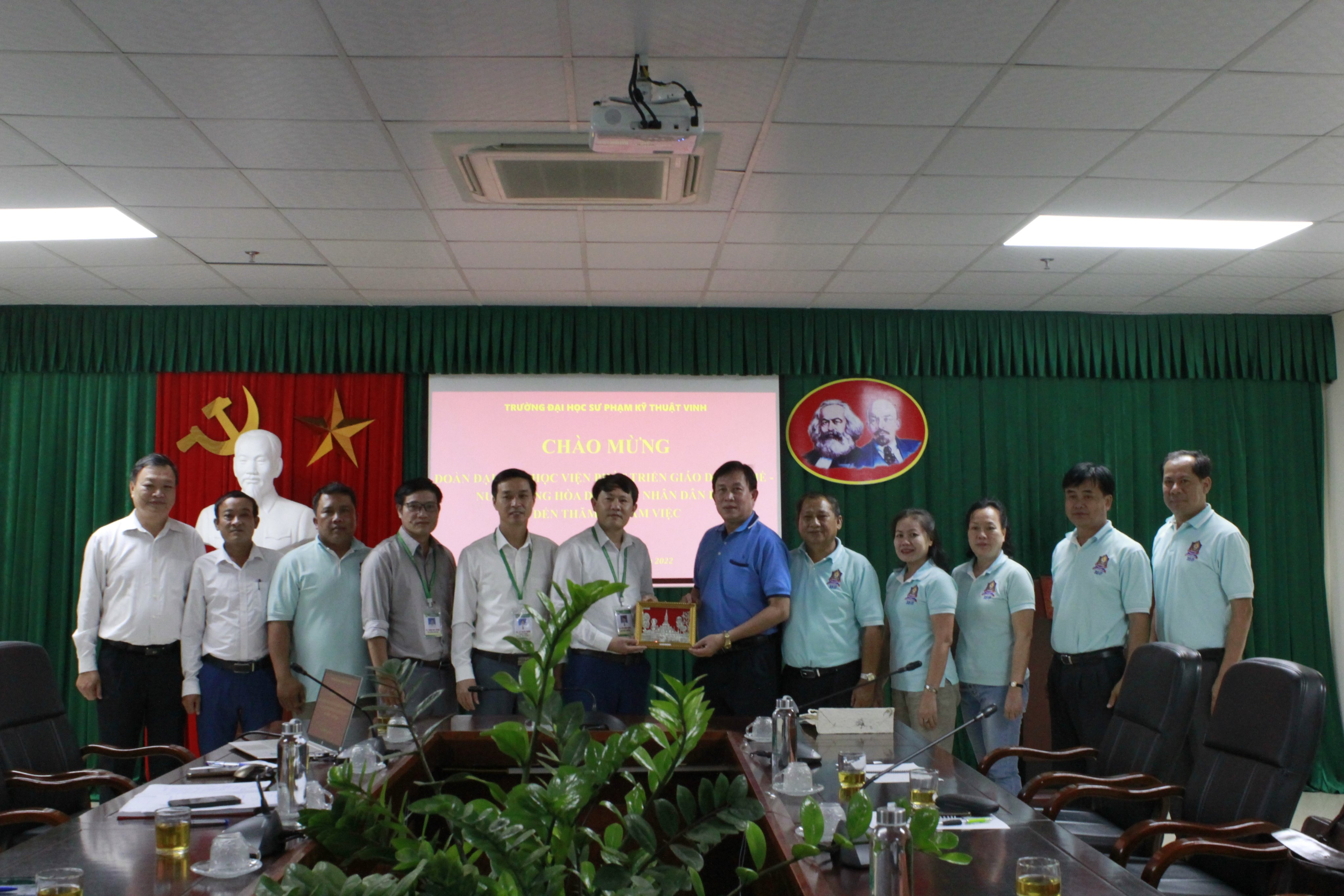 Đoàn công tác Học viện Phát triển Giáo dục Nghề, Cộng hoà dân chủ nhân dân Lào đã tới thăm và làm việc tại trường Đại học Sư phạm Kỹ thuật Vinh.